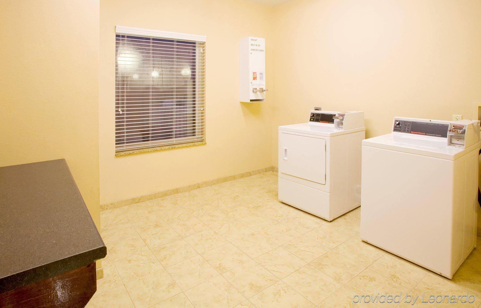 Holiday Inn Express Hotel And Suites Falfurrias Einrichtungen foto