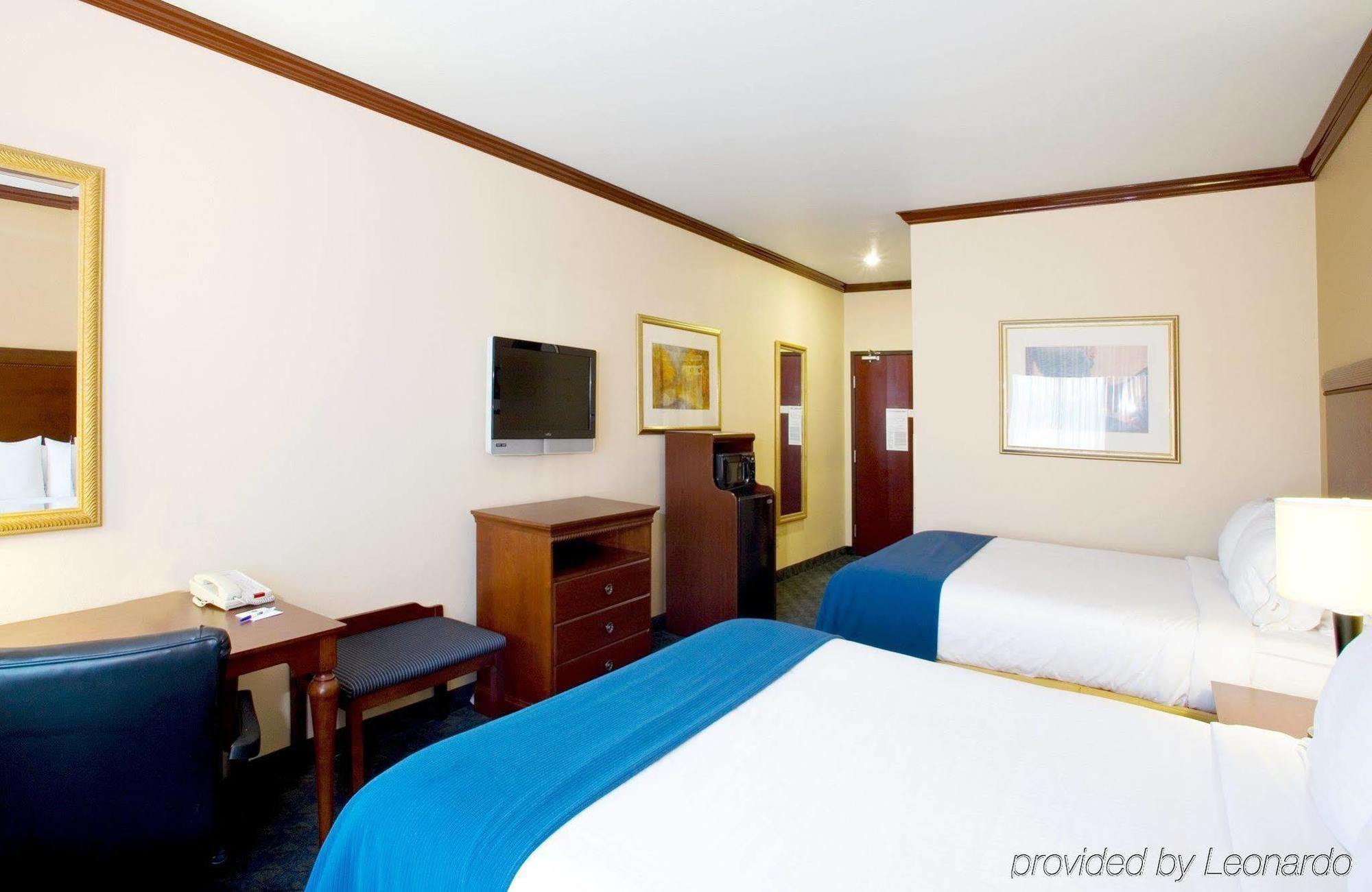 Holiday Inn Express Hotel And Suites Falfurrias Exterior foto