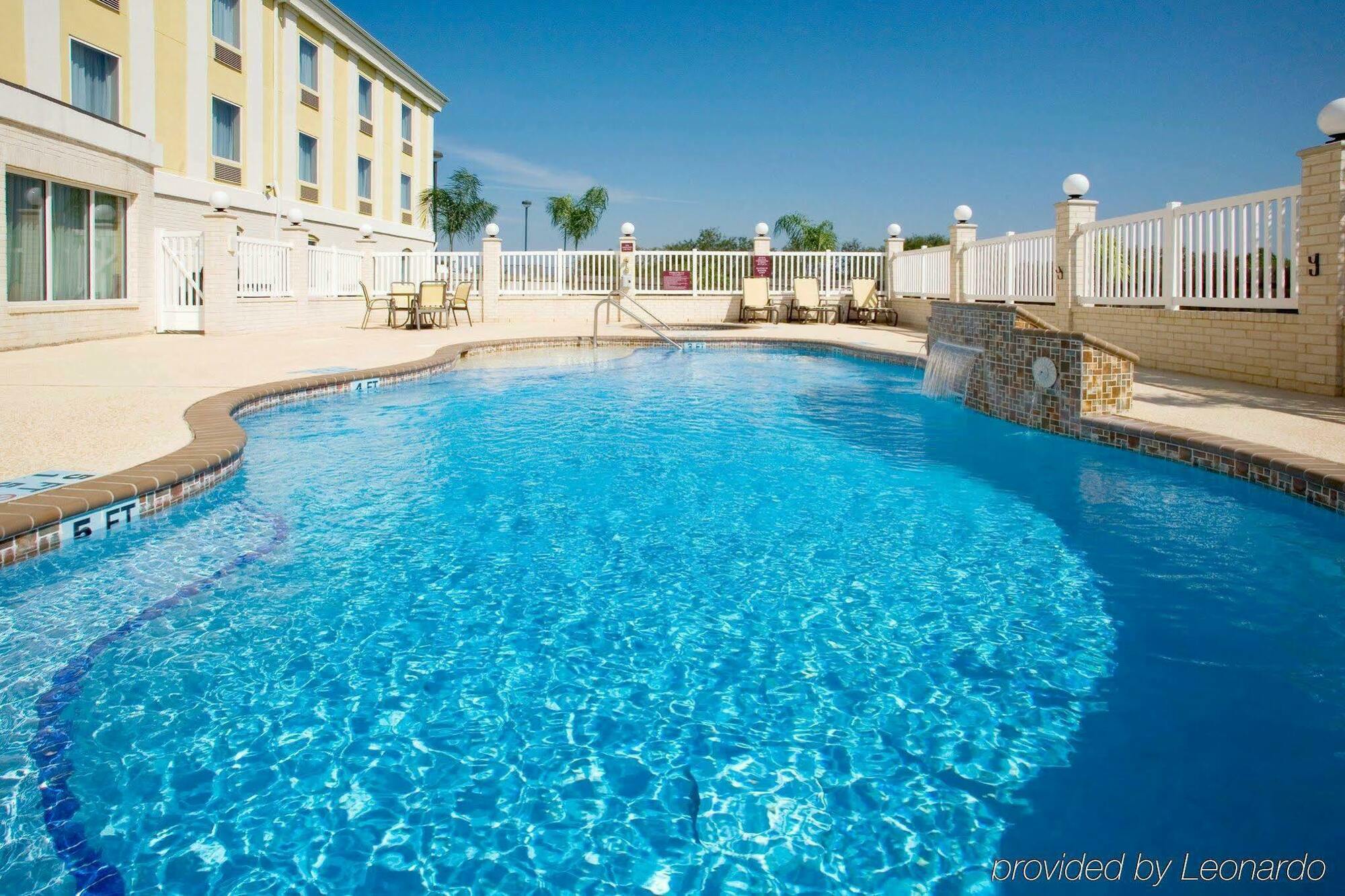 Holiday Inn Express Hotel And Suites Falfurrias Exterior foto