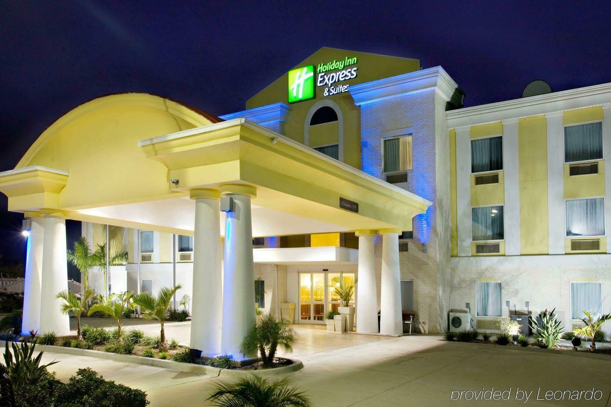 Holiday Inn Express Hotel And Suites Falfurrias Exterior foto